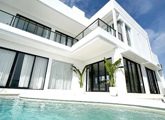 Villa Tropical Aurelia 4 Bedroom & Rooftop Canggu (Bali)