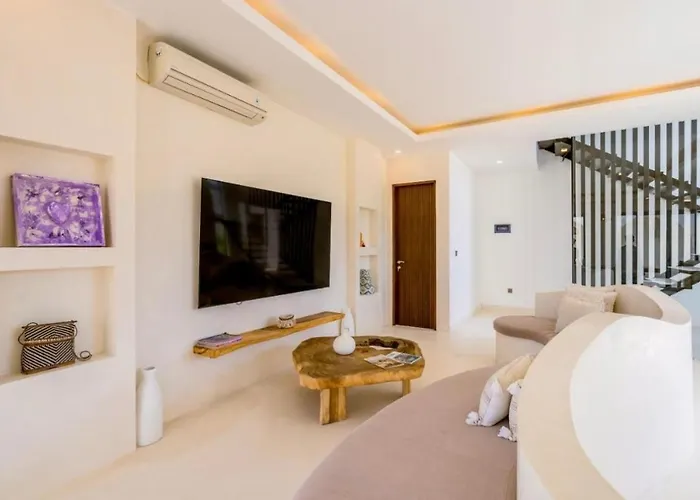 Villa Tropical Aurelia 4 Bedroom & Rooftop *