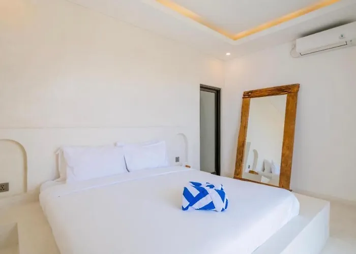 Tropical Aurelia 4 Bedroom & Rooftop * Canggu (Bali)