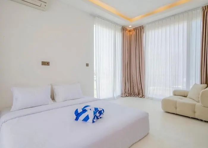Villa Tropical Aurelia 4 Bedroom & Rooftop *