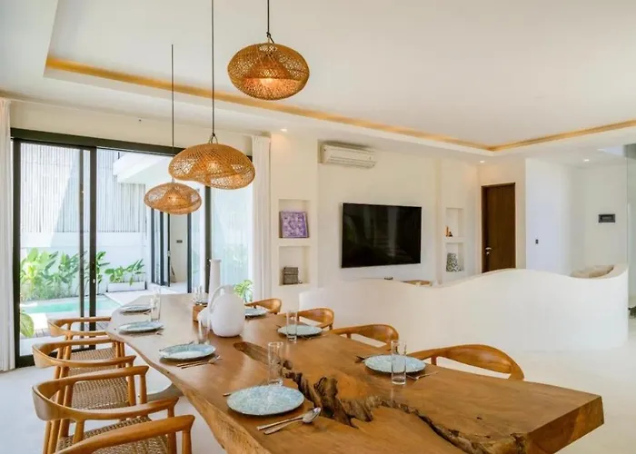 Tropical Aurelia 4 Bedroom & Rooftop Villa *