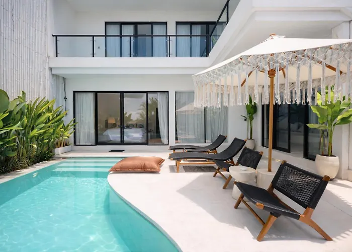Tropical Aurelia 4 Bedroom & Rooftop * Canggu (Bali)